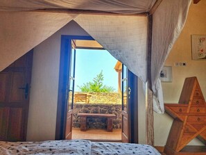 2 soverom, skrivebord, reiseseng for barn og wi-fi (inkludert)