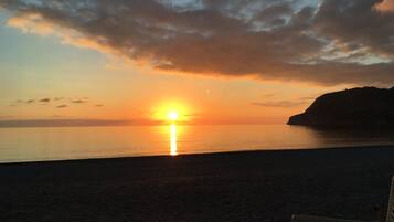 Beach nearby, sun loungers