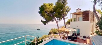 OCEANFRONT VILLA,  panoramautsikt,  pool, tillgång till havet, klimat!