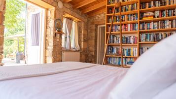 3 sovrum, skrivbord, strykjärn/strykbräda och resesäng