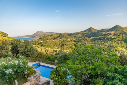 Beautiful Family Villa With Heated Swimming Pool And Stunning Sea/Mountain View