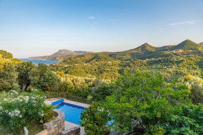 Beautiful Family Villa With Heated Swimming Pool And Stunning Sea/Mountain View