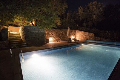 Hermosa Villa Familia con piscina climatizada y el impresionante Mar / Mountain View