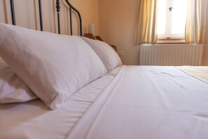 3 bedrooms, desk, iron/ironing board, travel cot