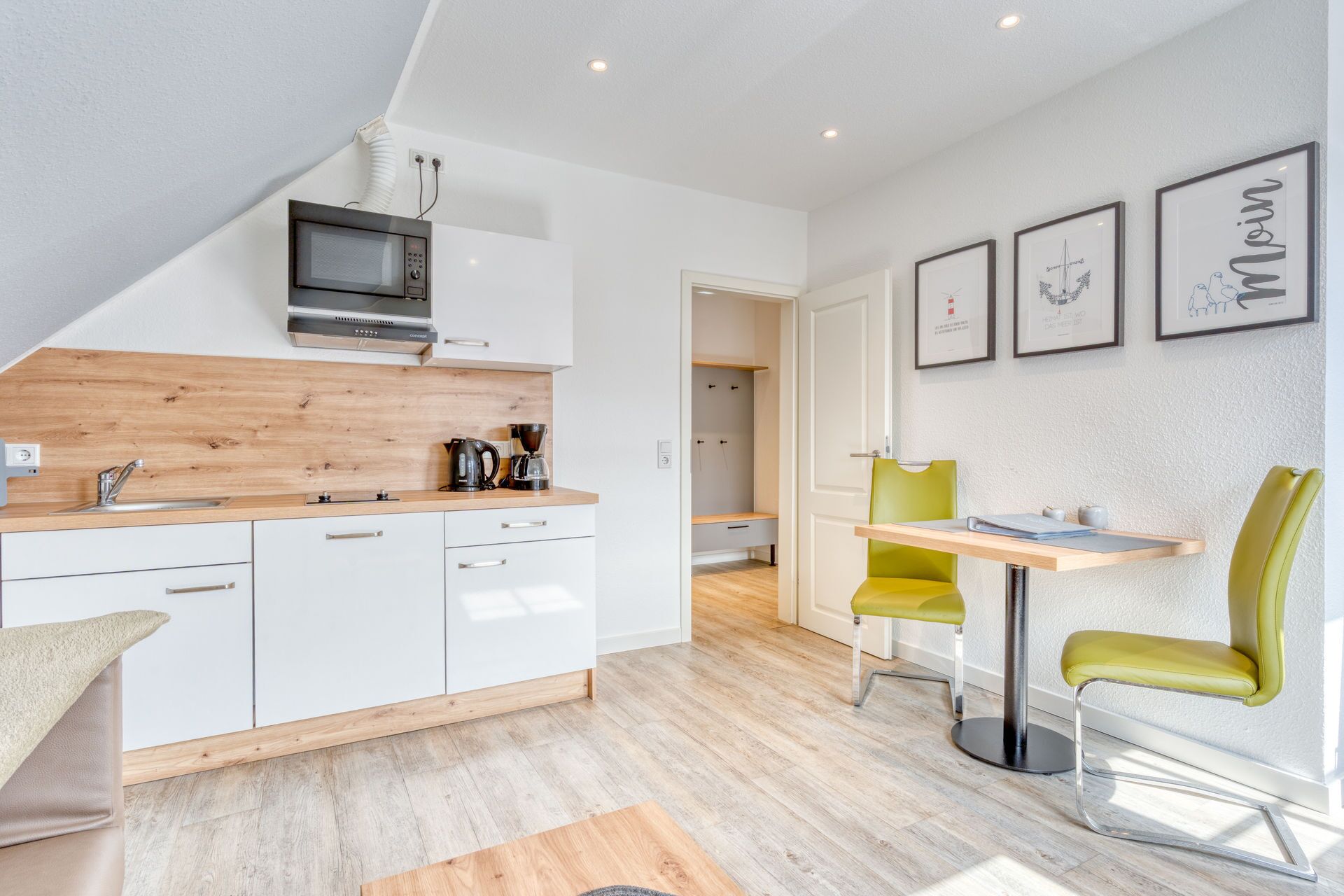 Kühlschrank, Mikrowelle, Herdplatte, Geschirrspüler