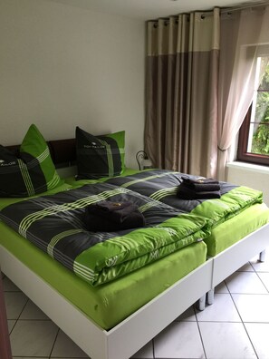 2 bedrooms, internet, bed sheets