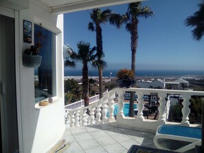 Property grounds - Villa with 180 degree sea view, heated pool, pure luxury (Güime)
