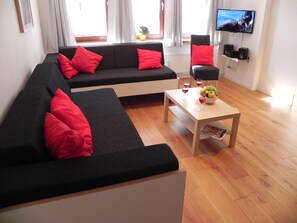 Télévision, lecteur de DVD, chaîne hi-fi