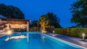 Pool - On the edge of the National Park, the perfect distance between the sea and the mountains (Šušnjevica)