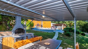 Outdoor dining - On the edge of the National Park, the perfect distance between the sea and the mountains (Šušnjevica)