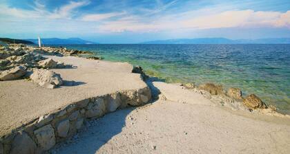 On the edge of the National Park, the perfect distance between the sea and the mountains
