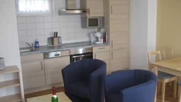 KĂŒhlschrank, Mikrowelle, Ofen, GeschirrspĂŒler