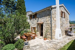 Outdoor dining - Summer offer/holiday home Mara in stone/near the sea/quiet place/outdoor whirlpool (Rakalj)