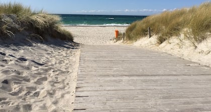 Huoneisto 2-4 - vain muutaman askeleen päässä Itämeren rannalla