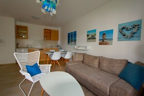 Smart-TV, DVD-spiller, bøker og musikkbibliotek