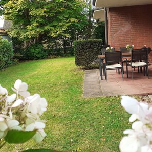 Outdoor dining - Top central, quiet apartment with garden: only 280m to the beach + preferred location! (Zingst)