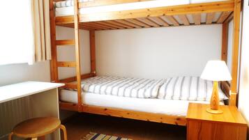 2 habitaciones, tabla de planchar con plancha y wifi gratis