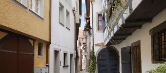 Mudita vacation apartment - high-quality renovated old building with eat-in kitchen on the island