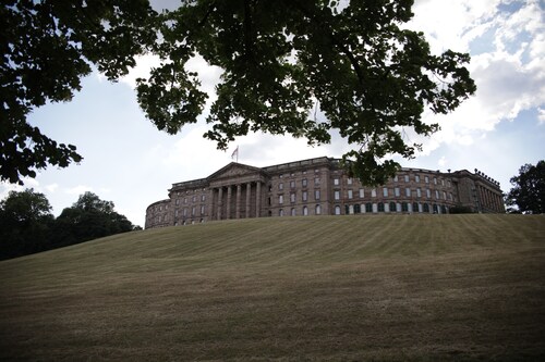 Large apartment, 3 bedrooms, quiet, close to the city center, south-facing balcony, free parking spaces