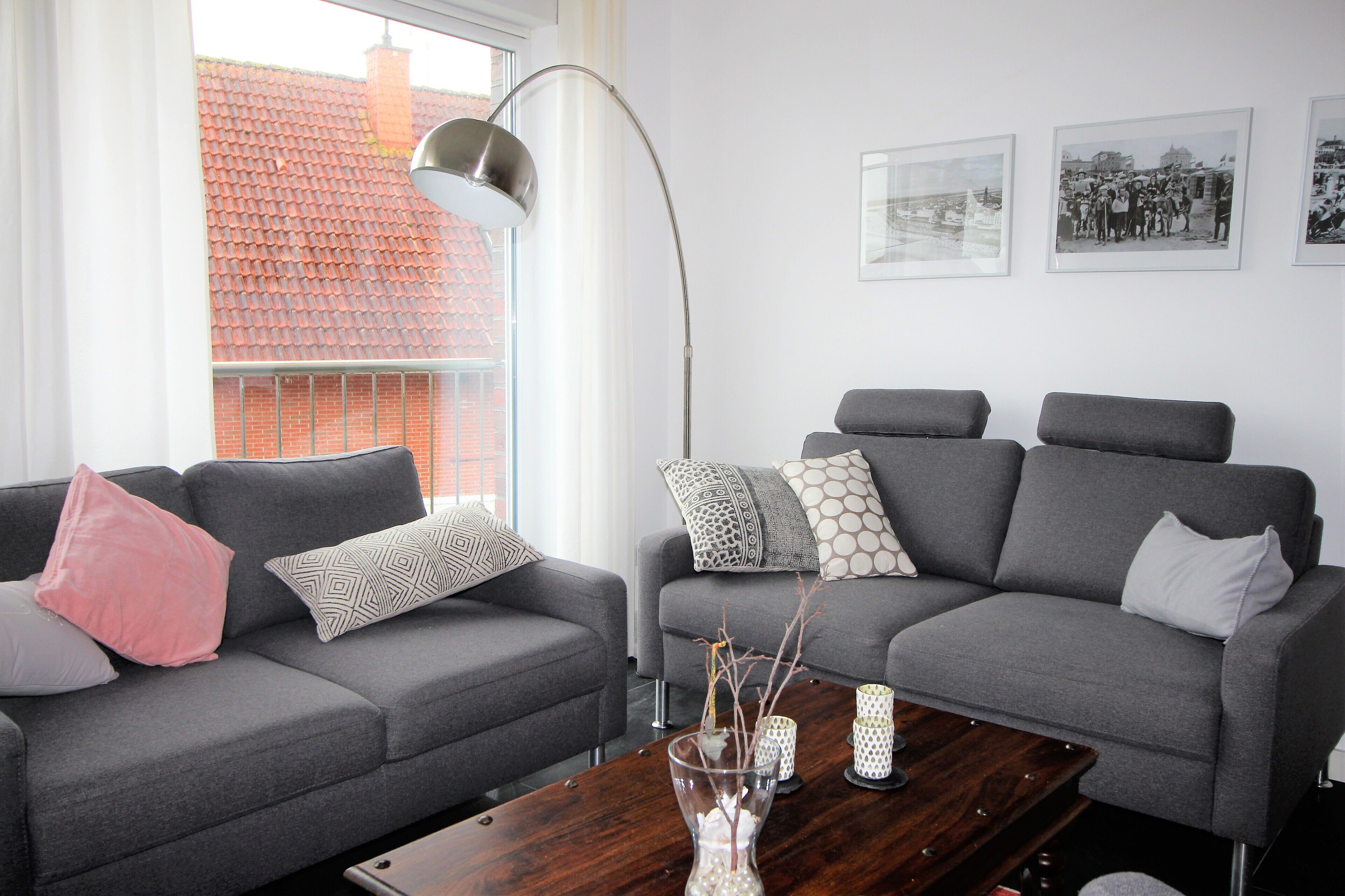 Fernseher, Kamin, DVD-Player, Bücher