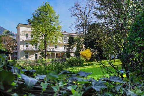 Premium apartment in the center of Merano with parking in a quiet location.