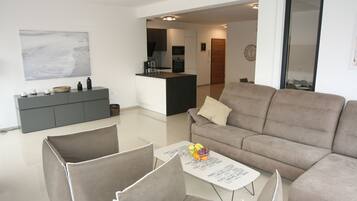 Smart TV, video games, stereo