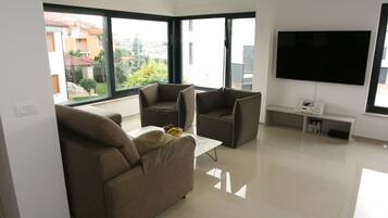 Smart TV, video games, stereo