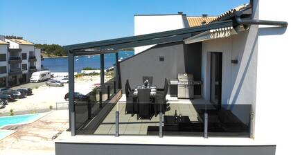 5 star apartment in a newly built exclusive complex directly on the sea with pool