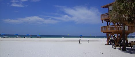 Beach nearby, sun loungers, beach towels