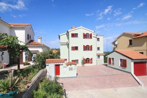 Exterior - Meernahe Holiday Apartment Puccini in top location and panoramic view (Porec)