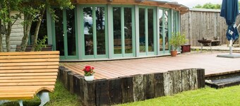 Ferienhof - Weites - Land, stor leilighet med terrasse, hage og lekeplass