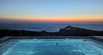 Oasis de tranquillité, vue imprenable sur la mer, grande piscine chauffée et spa extérieur