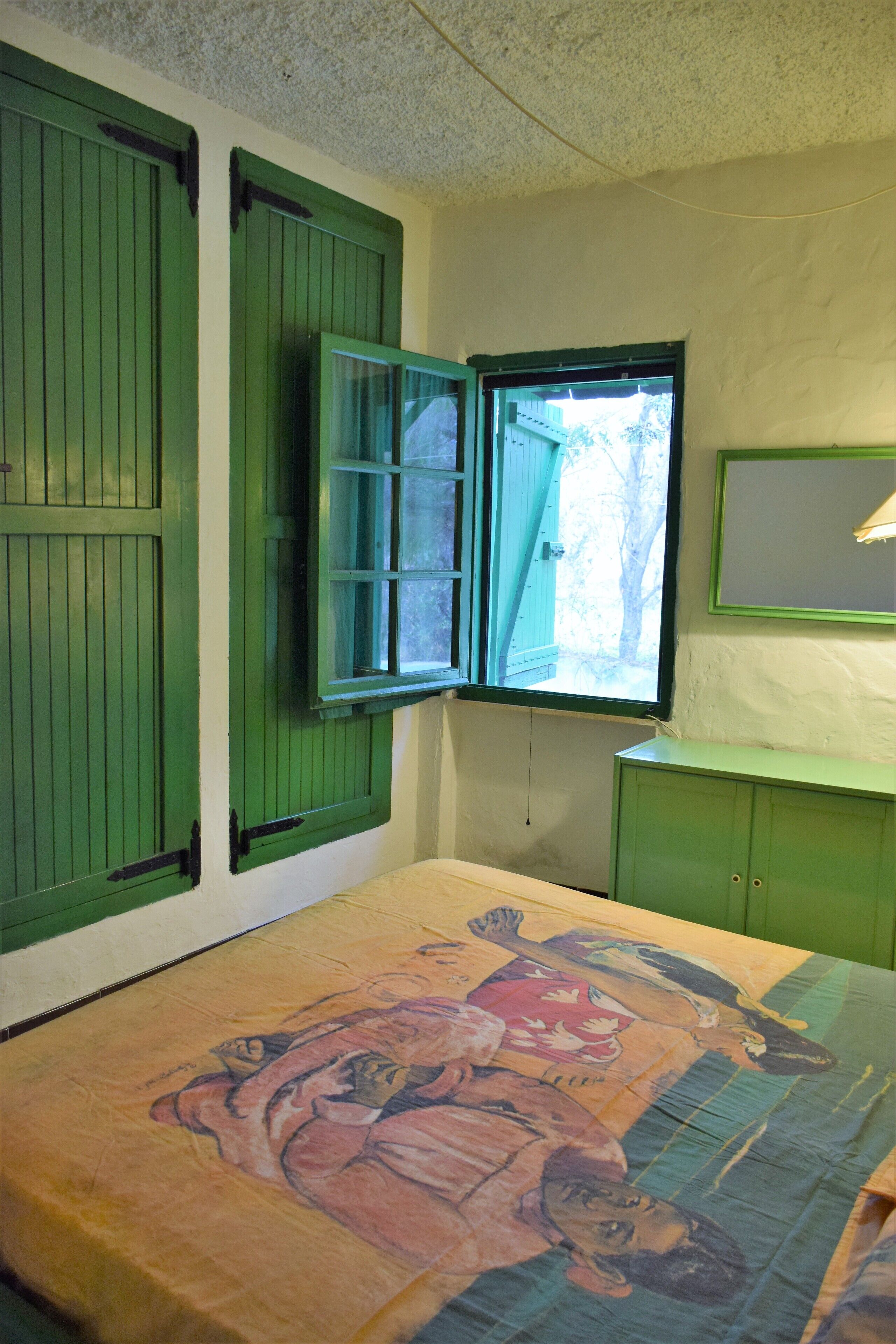 Semi-detached house with independent entrances