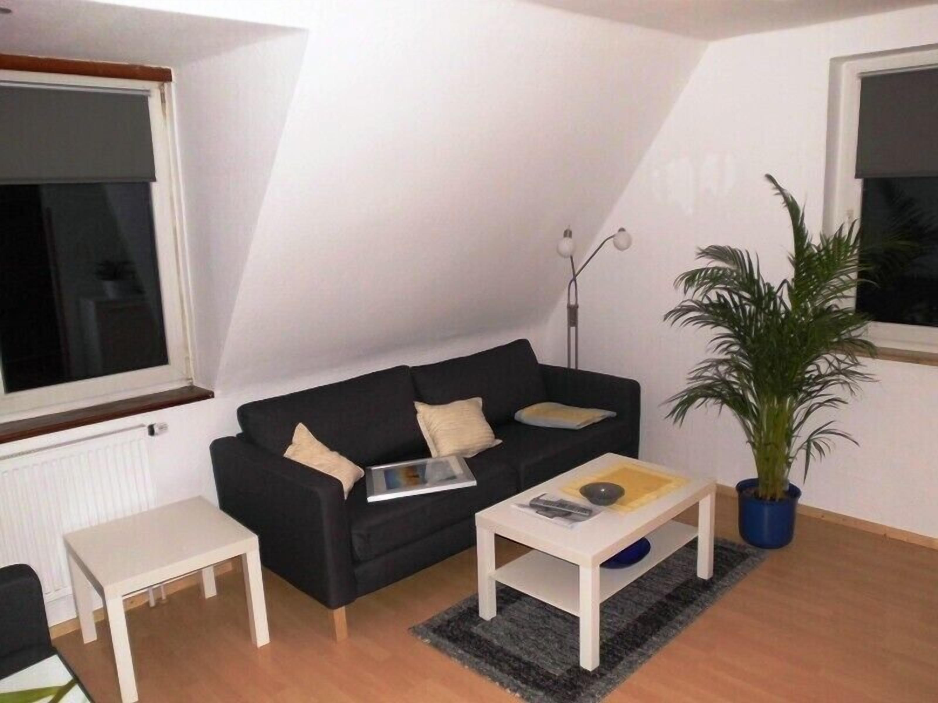 Town center, 10 km from Bremerhaven, shopping center and train station about 600 m 