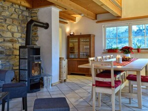 Dining - Beautiful Wood house: 170m², fenced garden, sauna, two fireplaces, wifi, next to forest (Enzklösterle)