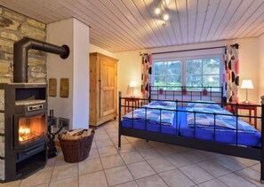 4 quartos, ferros/tábuas de passar roupa, berço de viagem, Wi-Fi