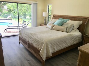 2 bedrooms, in-room safe, desk, iron/ironing board - VILLA BELLY :-) heated pool. free WIFI, very private, Garage, BBQ, Kings Lake (Naples)