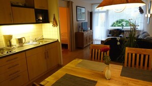 Kaffetrakter/tekoker, kjøleskap, mikrobølgeovn og kokeplater