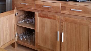 2 bedrooms, travel crib, free WiFi, bed sheets