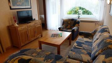 Smart TV, books, stereo