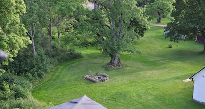 Fantastic peace in nature, huge lot of space, children welcome