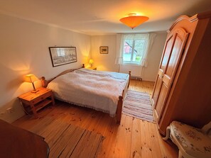 5 slaapkamers, een bureau, reisbedje, gratis wifi