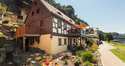 Maison Ă colombages directement sur l'Elbe avec vue sur l'Elbe