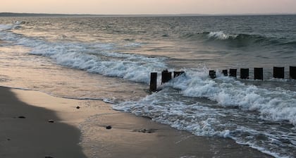Ferien genießen unterm Reetdach - strandnah, Sauna, Kaminofen, WLAN, Hund willk.