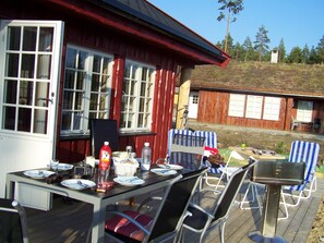 Outdoor dining - Wooden holiday home with sauna near ski center, swimming lake and golf course (WLAN) (Vrådal)