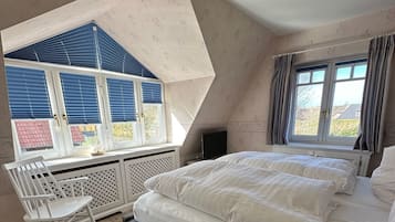 4 bedrooms, iron/ironing board, travel crib, WiFi