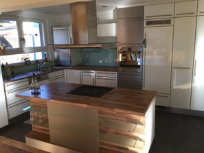 Refrigerador, horno, parrilla de estufa y lavavajillas