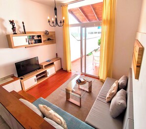 TV, books - Renovated duplex (Morro Jable)