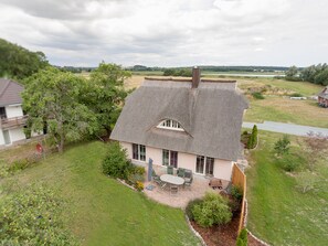 Exterior -  exclusive holiday home on Rügen, near the beach, family vacations on the Baltic Sea. (Middelhagen)