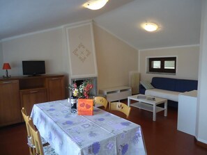 TV - Apartment for 2 adults + 1 child, great view, 200m to the lake/beach, garden (Idro/ BS)